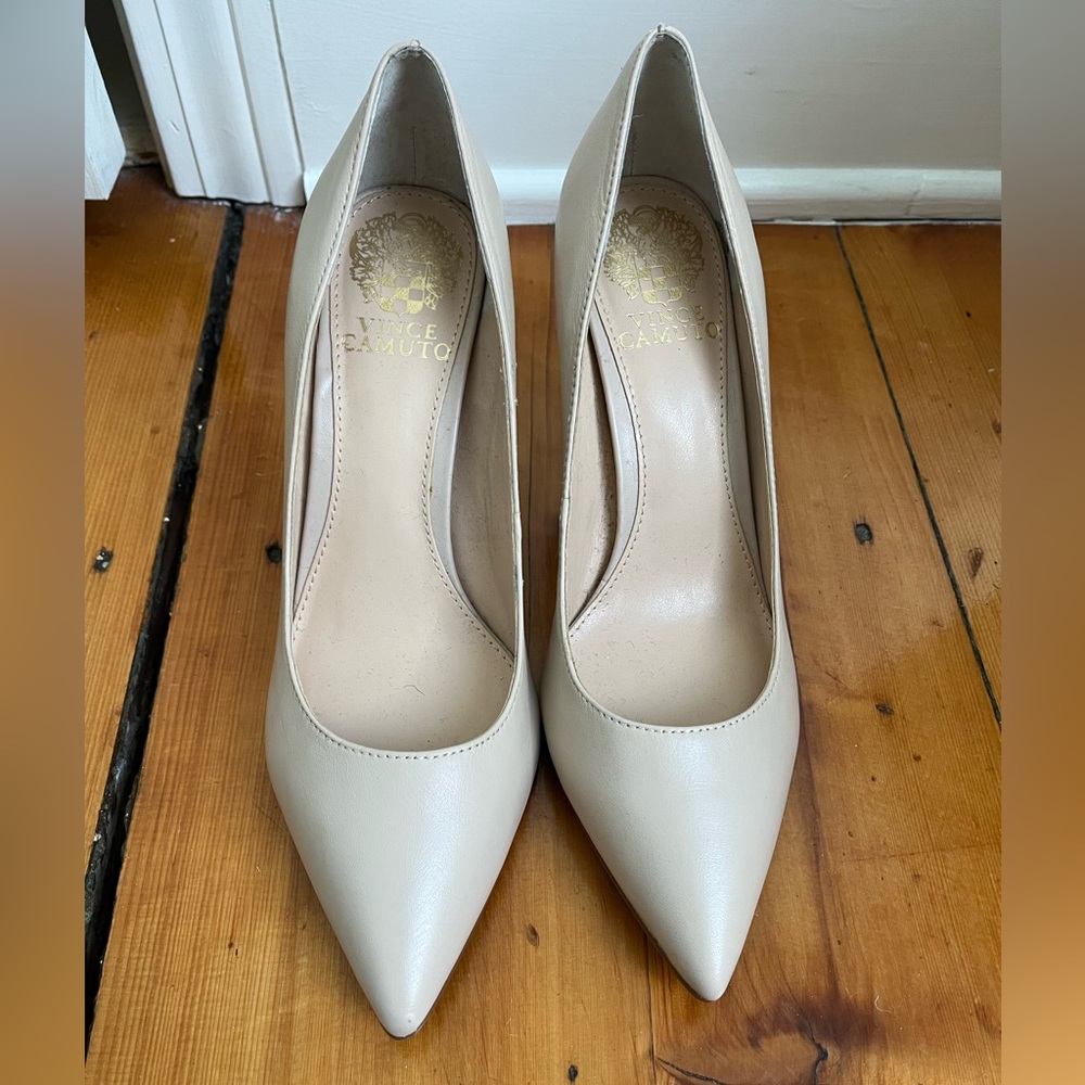 NWT nude heels